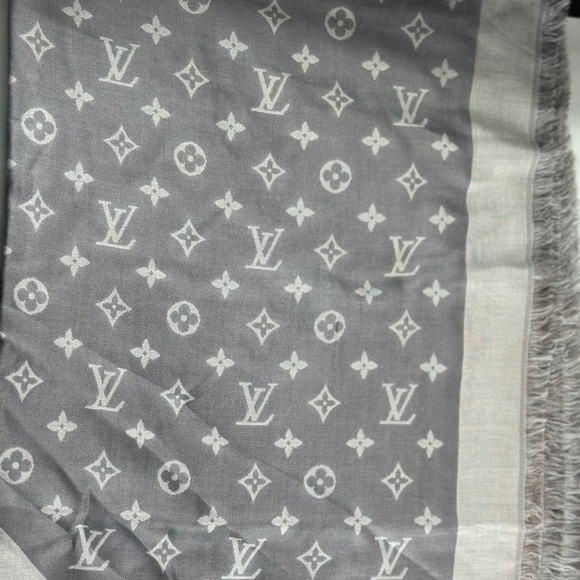 Louis Vuitton grey shawl monogramam - Picture 5 of 6